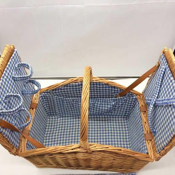 HP!!! 4 Person Wicker Picnic Basket w/Plates, Cups, Cloth Napkins, Table Cloth - Picture 8 of 9